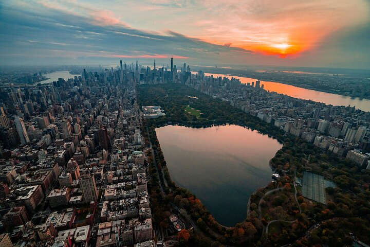 Private Romantic NYC Helicopter Scenic Charter with Champagne - Photo 1 of 11